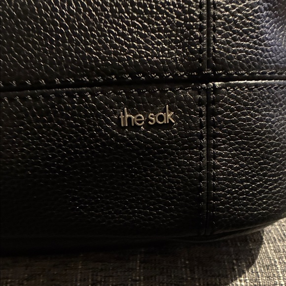 The Sak Black Leather Shoulder Bag no call outs - Picture 3 of 9